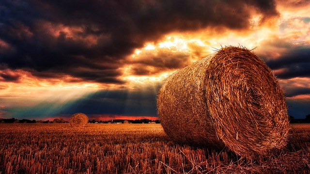 Exploring the ⁤Symbolism: The Dark Clouds‌ and Stormy Nights⁤ in Dreams