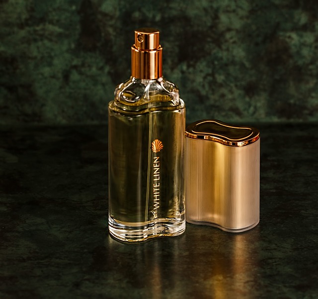 Versace's Dreamer: Unveiling the Fragrance 4 The Art of Scent-Making: Unraveling the Creative Process Behind Dreamer