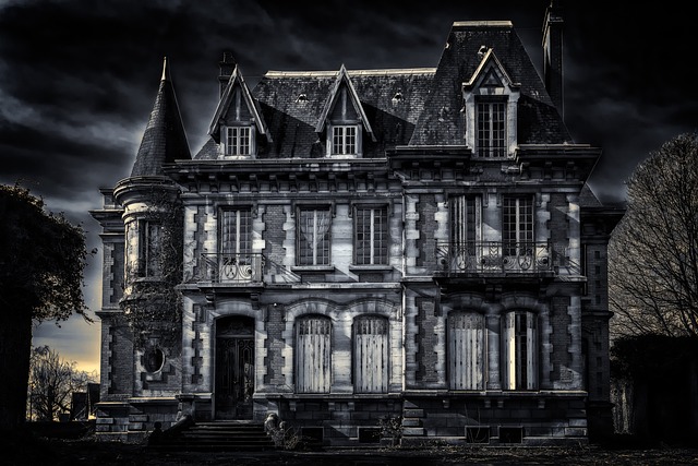 Dreaming ⁢of a Haunted‍ House: Unraveling the Mysteries of​ Ghostly Abode Dreams