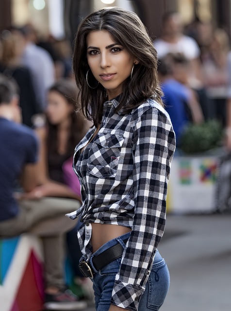 2. The Allure of Physical‌ Beauty: ⁤Is It ‍the Ultimate Factor in ​Attractiveness?