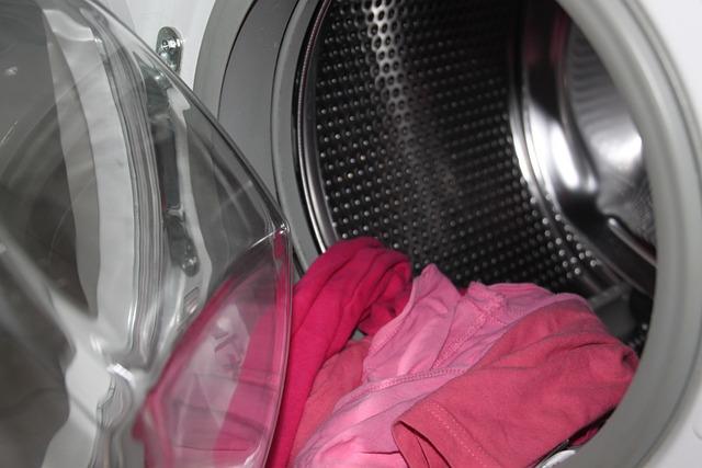 How to Wash Barefoot Dreams Blankets: Keep Cozy All Year 2 Choosing the Right Washing Method for Your Barefoot Dreams Blanket