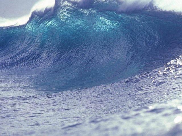 Navigating⁢ Emotions: Understanding the Psychological Interpretation of Tsunami Dreams