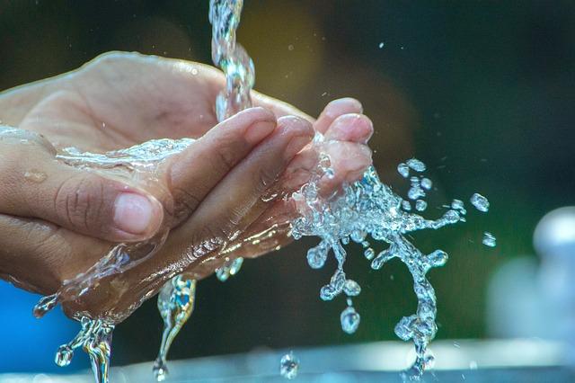 How to Wash Barefoot Dreams Blankets: Keep Cozy All Year 4 Hand-Washing vs. Machine Washing: Pros and Cons