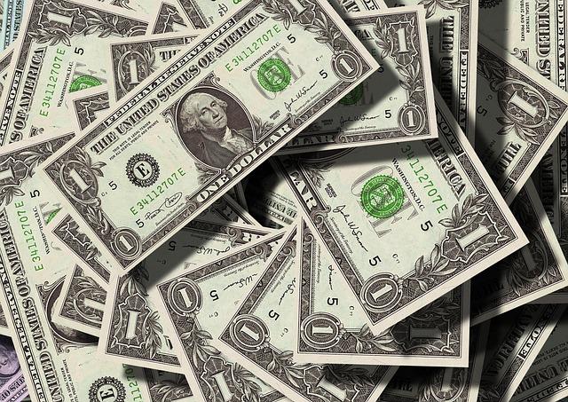 Giving Money in a Dream: Understanding Symbolism