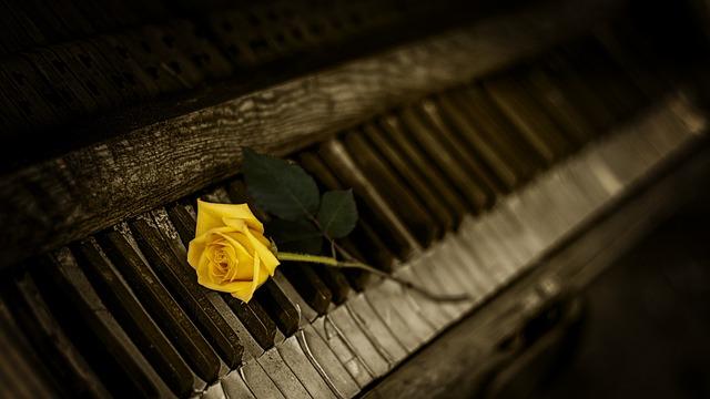 7. ⁢Captivating Audiences: The Role of⁣ the Piano in Creating an Enchanting Atmosphere in 'Life Is ‍but a Dream'