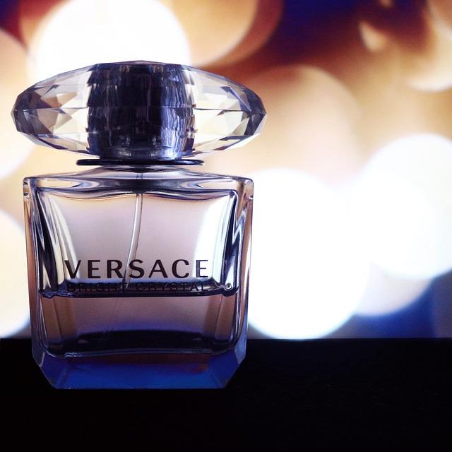 What Does Versace The Dreamer Smell Like: Fragrance Insights 2 The Sensory Symphony: Exploring the Fragrance Notes of Versace The Dreamer
